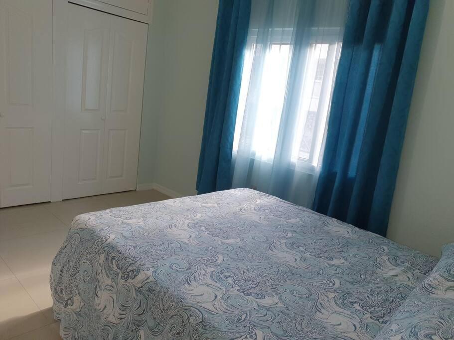 Central Upscale New Kingston Apt With Pool Exteriör bild