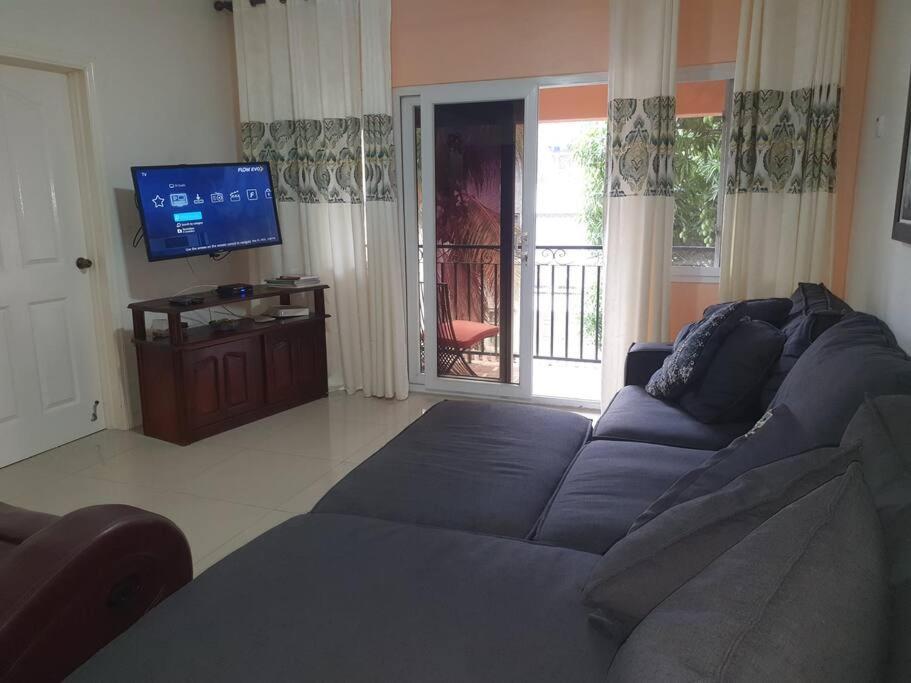 Central Upscale New Kingston Apt With Pool Exteriör bild